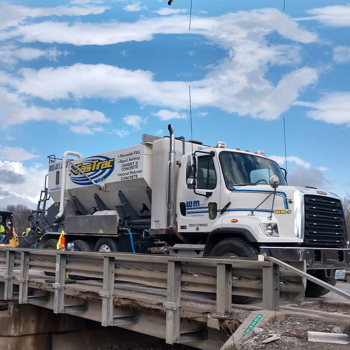 fastrac 300 cement picture 1 fastrac 300 cement road construction b